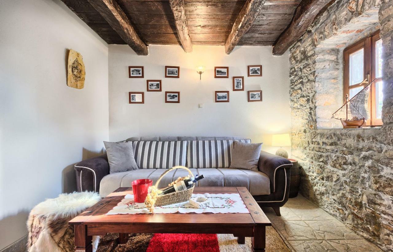 Гостевой дом Dalmatia Stone House - Heated Pool Biorine Экстерьер фото