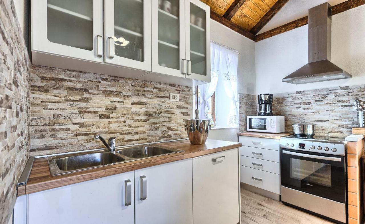 Гостевой дом Dalmatia Stone House - Heated Pool Biorine Экстерьер фото