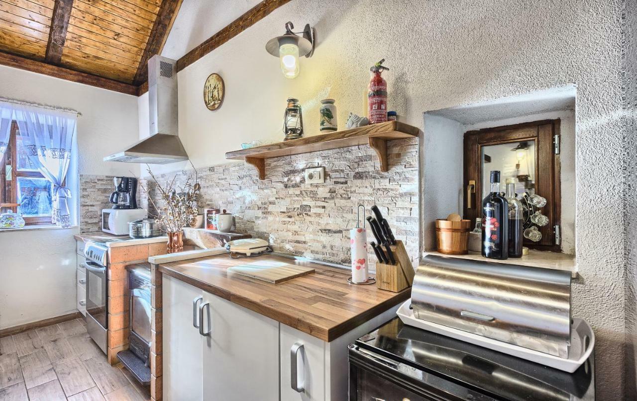 Гостевой дом Dalmatia Stone House - Heated Pool Biorine Экстерьер фото